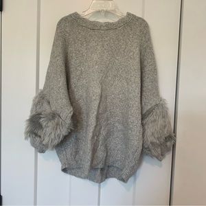 Cat & Jack - Girls Gray Sweater with Furry Sleeves - Size M (7/8)